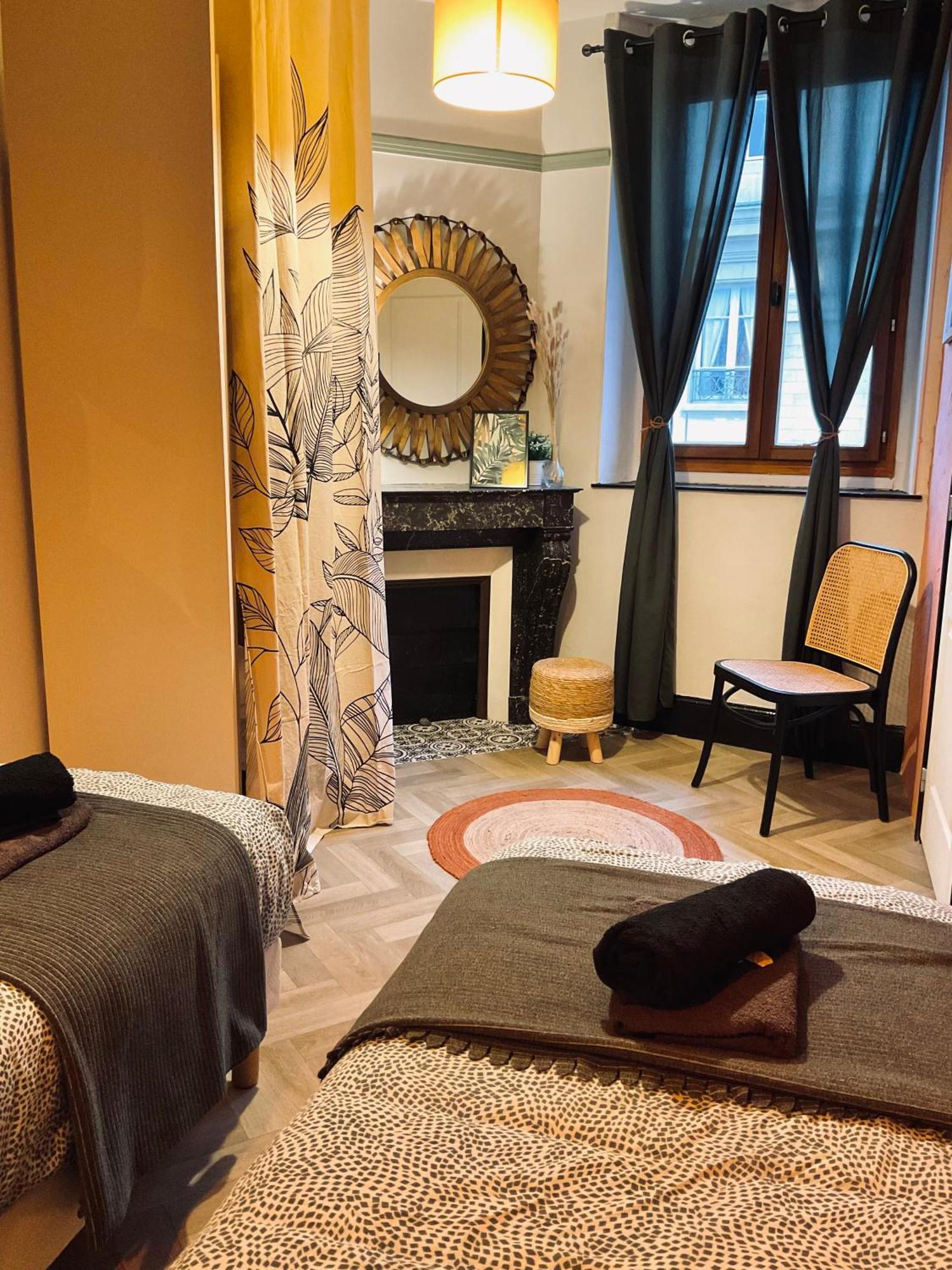 Les Loges Du Theatre Degustation Champagne Offerte Jacuzzi Sauna Jeux Velos Maison Prive 150M2 Historique 14Pers Max Emplacement Exceptionnel Et Chic, 200M De L'Avenue De Champagne, Gare, Musee, Jardins, Restaurations, Toutes Commodites Épernay Exterior foto